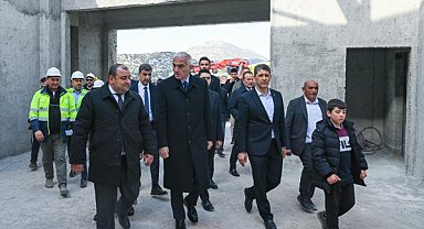 Bakan Ersoy, İbradı'da iftarda vatandaşlarla buluştu