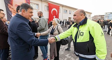 Başkan Tugay, İZSU personeli ile bayramlaştı