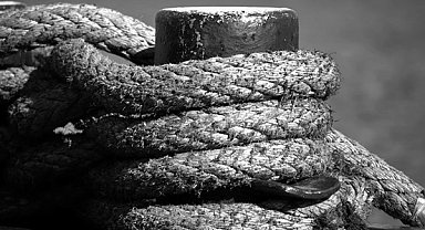 Beylerbeyi önlerinde sürüklenen tekne Harem'de emniyete alındı