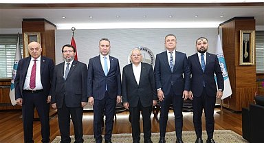 Büyükkılıç, farklı kesimlerden isimleri ağırladı