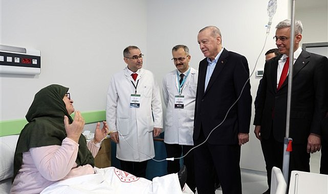 Cumhurbaşkanı Erdoğan, Tenzile Erdoğan Devlet Hastanesi'ndeki hastaları ziyaret etti