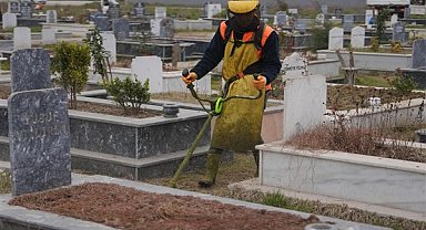 Düzce’de bayram öncesi mezarlık ve cami temizliği yapılıyor