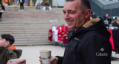 Eryaman Stadyumu önünde vatandaşlara çorba ikramı