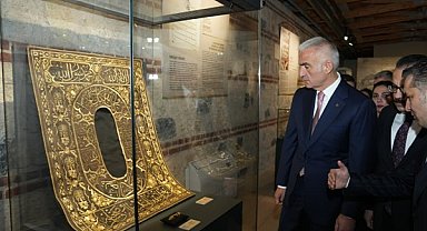 İki 16. yüzyıl İznik çinisi Türkiye’ye iade edildi