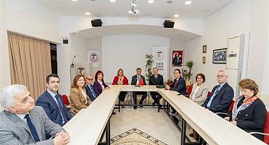 Tugay, 14 Mart Tıp Bayramı’nda İzmir Tabip Odası’nı ziyaret etti