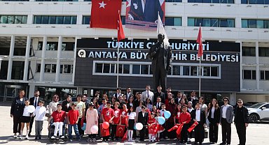 Antalya’da 23 Nisan’da Temsili Çocuk Meclisi toplandı