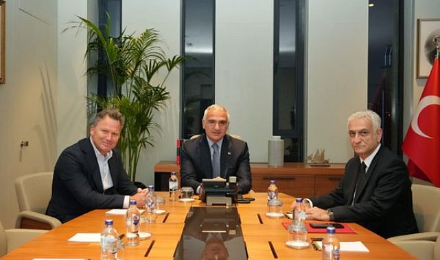 Bakan Ersoy Jet2 ve Dertour Group yöneticileriyle bir araya geldi