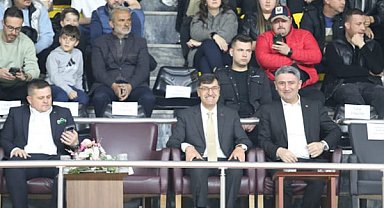 Başkan Kahveci, maçı tribünden izledi