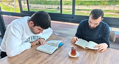 Batman’da özel gereksinimli bireyler kitap ve kahve etkinliğinde buluştu