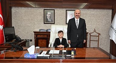 Batman’da valilik makamı temsili olarak öğrenciye devredildi