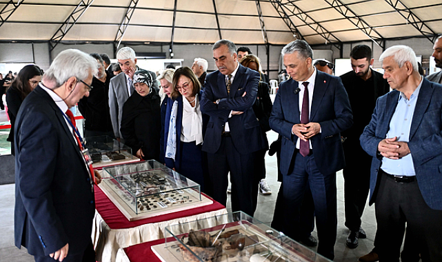 Çanakkale Savaşları Gezici Müzesi Muratpaşa’da açıldı