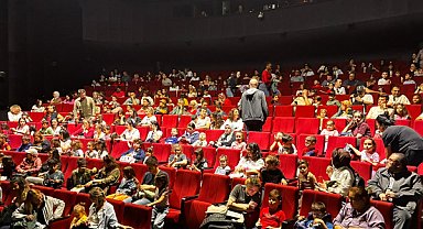 Eskişehir Şehir Tiyatroları’nın Sihirli Flüt oyunu İstanbul Çocuk Şenliği’nde sahnelendi
