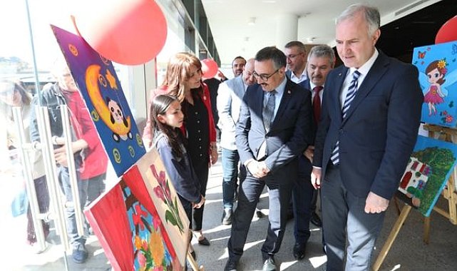 İnegöl’de 23 Nisan özel resim sergisi açıldı