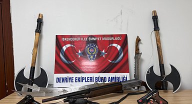 İskenderun’da balkonda sergilenen silahlar operasyonla toplandı