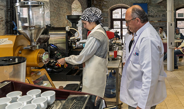 İzmir'de otizmli gençler barista eğitimi alıyor