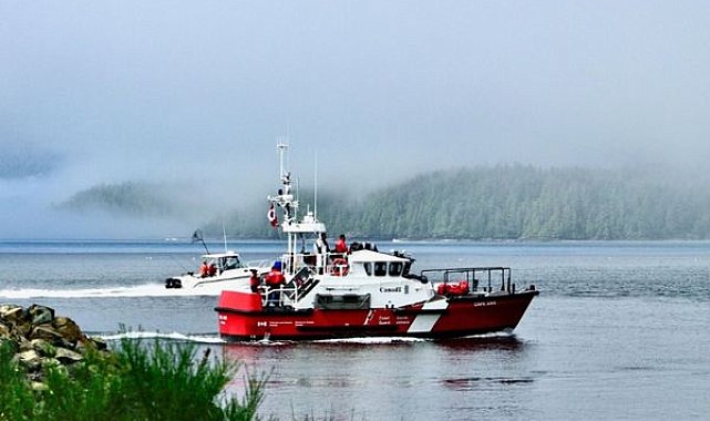 Keçiburnu açıklarında sürüklenen tekne kurtarıldı