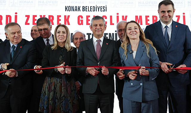 Konak’ta Ferdi Zeyrek Gençlik Merkezi açıldı