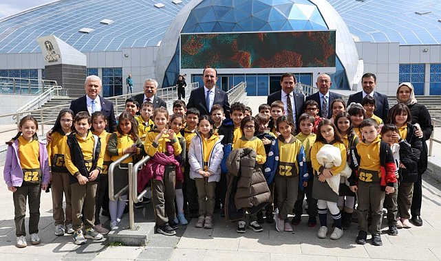 Konya’da yetkililer Bilim Merkezi'nde öğrencilerle buluştu
