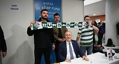 Özdağ, Tüyap Bursa 23. Kitap Fuarı'nda vatandaşlarla bir araya geldi