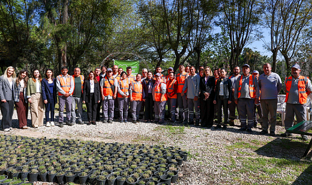 Özdemir, Atatürk Kültür Parkı çalışanlarıyla bir araya geldi