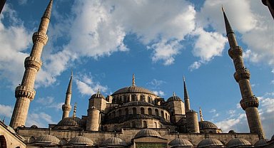 Siyasiler, Alparslan Türkeş'i andı