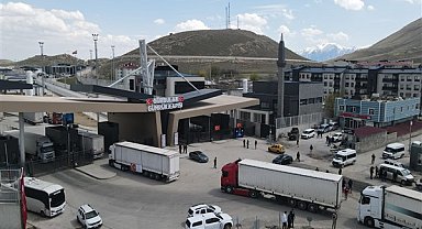 Türkiye’den İran’a ikinci etap insani yardım ulaştı