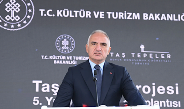 Bakan Ersoy, eski TBMM Başkanı Kahraman’ı ziyaret etti