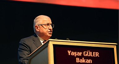 Bakan Güler, Komutanlarla birlikte mehmetçiklerle bayramlaştı