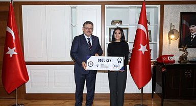 Başkan Genç, Yargı simülasyonunda başarılı öğrencileri ödüllendirdi