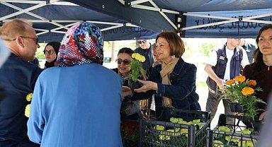 Başkan Ünlüce, bayram arifesinde mezarlık ziyaretçileriyle buluştu
