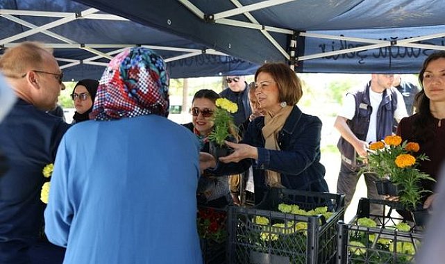 Başkan Ünlüce, bayram arifesinde mezarlık ziyaretçileriyle buluştu