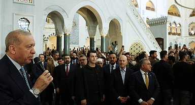Erdoğan, Büyük Çamlıca Camii’nde bayram namazı kıldı