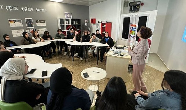 İzmir’de lise öğrencilerine “dijital şiddet” ve güvenli internet eğitimi