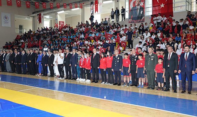 Siirt’te 19 Mayıs Atatürk’ü Anma, Gençlik ve Spor Bayramı kutlandı