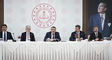 Tekin: Çocuklarımızın dijital dünyada güçlü bir şahsiyetle yetişmesini hedefliyoruz