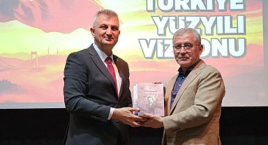 Türkmen, Gölcük’te “Türkiye Yüzyılı Vizyonu” programına katıldı