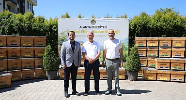 Alanya Belediyesi 168 arı kovanını üreticiyle buluşturdu