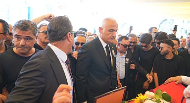 Bakan Ersoy: Kadir İnanır’a veda, Yeşilçam’ın altın dönemine veda gibidir