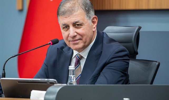 Başkan Tugay, Kemer Langar Futbol Sahası'nı ziyaret etti