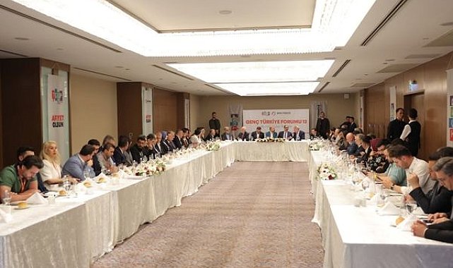 Büyükkılıç, Genç Türkiye Forumu’nda gençlerle buluştu