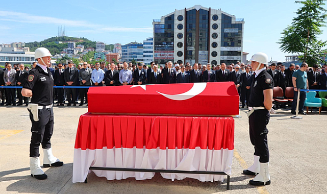 Kocaeli Valisi Aktaş, Savcı Ayhan Uyumaz’ın cenaze törenine katıldı