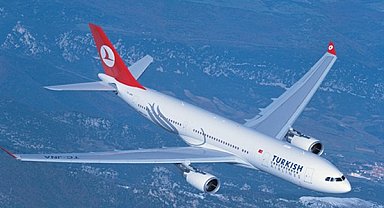 THY uçağının kanadı Antalya Havalimanı’nda anten direğine temas etti