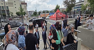 Vali Aktaş ve Başkan Büyükakın LGS velilerini ziyaret etti
