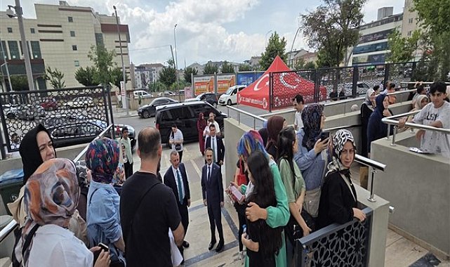 Vali Aktaş ve Başkan Büyükakın LGS velilerini ziyaret etti