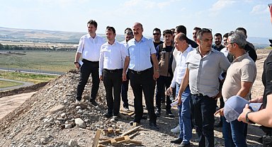 Vali Canalp, yeni Hükümet Konağı inşaatında incelemelerde bulundu