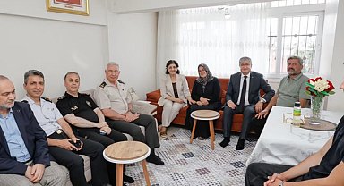 Adana Valisi Yavuz'dan 15 Temmuz şehitlerinin ailelerine ziyaret