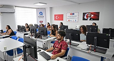 Antalya'da Dijital Gençlik Merkezi hizmete açıldı