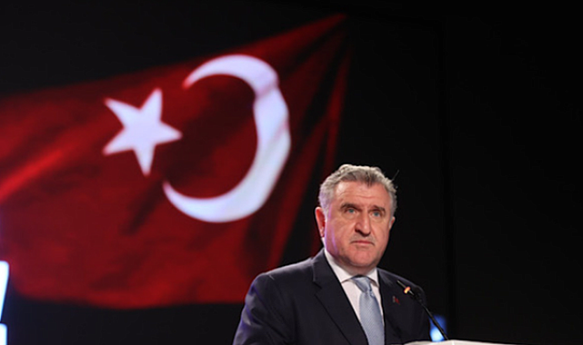 Bakan Bak'tan milli para bisikletçilere tebrik