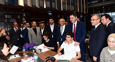 Bakan Kurum, Malatya’da Şehir Kütüphanesi'ni inceledi