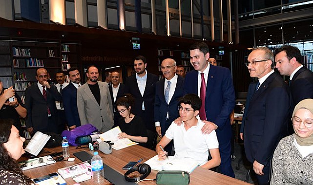 Bakan Kurum, Malatya’da Şehir Kütüphanesi'ni inceledi